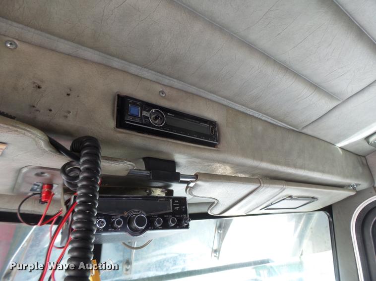 image for item DB1318 1999 Peterbilt 379 semi truck