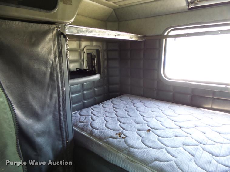 image for item DB1318 1999 Peterbilt 379 semi truck