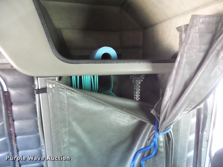 image for item DB1318 1999 Peterbilt 379 semi truck