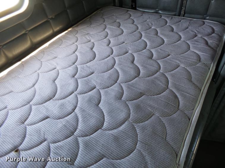 image for item DB1318 1999 Peterbilt 379 semi truck