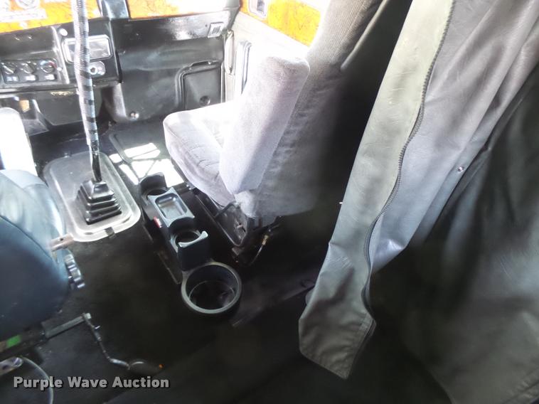 image for item DB1318 1999 Peterbilt 379 semi truck