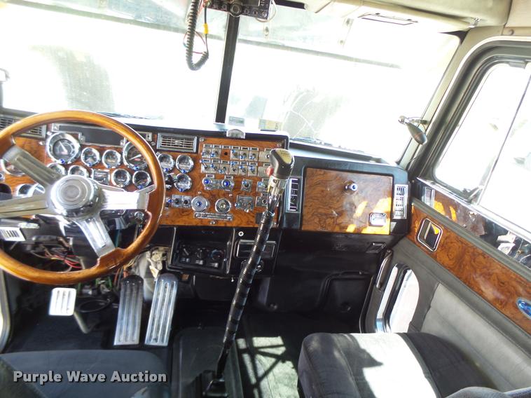 image for item DB1318 1999 Peterbilt 379 semi truck