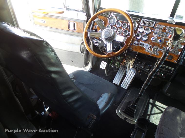 image for item DB1318 1999 Peterbilt 379 semi truck