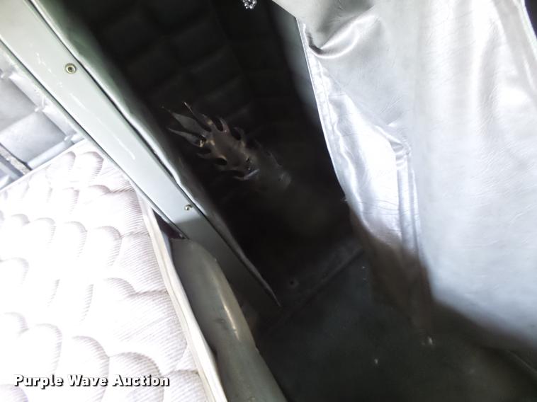 image for item DB1318 1999 Peterbilt 379 semi truck