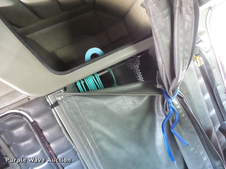 image for item DB1318 1999 Peterbilt 379 semi truck