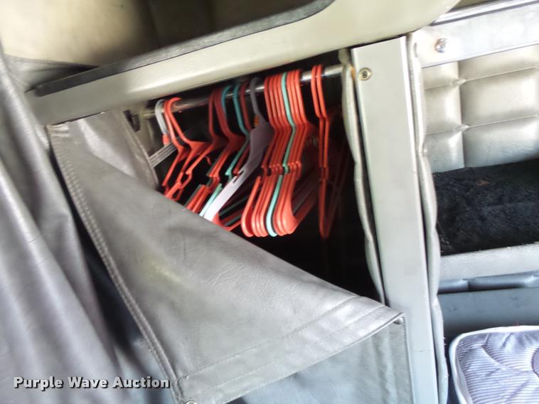 image for item DB1318 1999 Peterbilt 379 semi truck