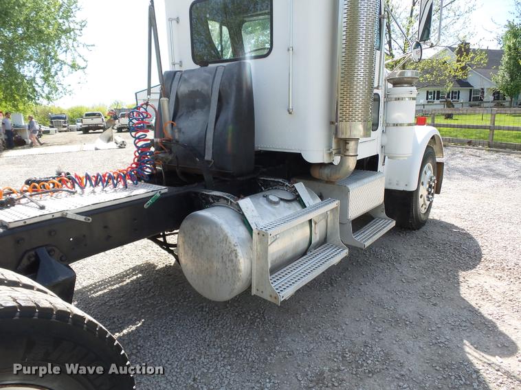 image for item DB3005 1985 Freightliner FLC semi truck