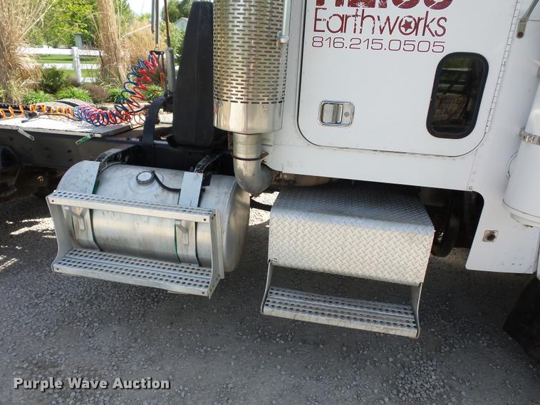 image for item DB3005 1985 Freightliner FLC semi truck