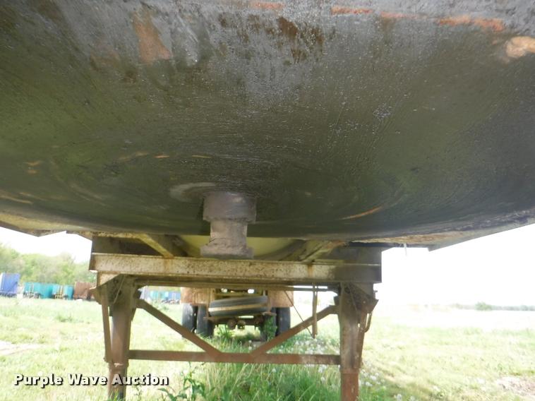 image for item DB3908 1981 Troxel tank trailer