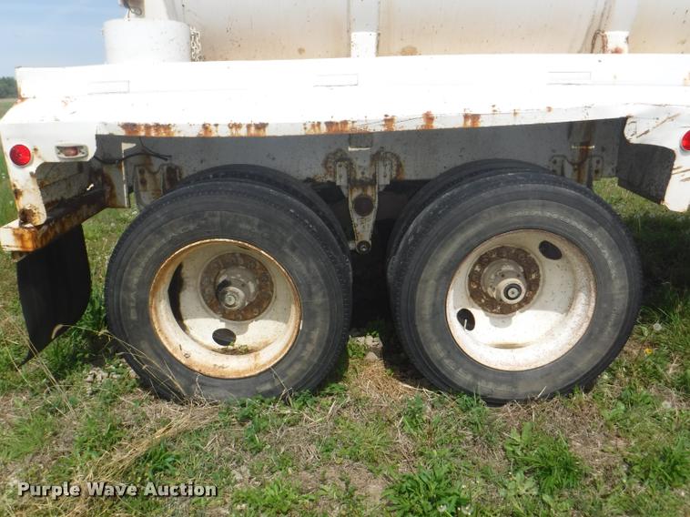 image for item DB3908 1981 Troxel tank trailer