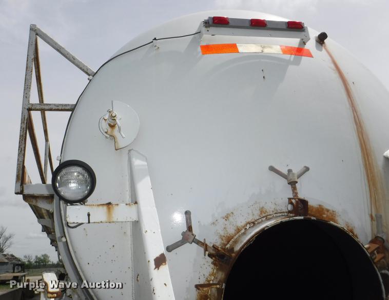 image for item DB3908 1981 Troxel tank trailer