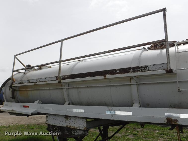 image for item DB3908 1981 Troxel tank trailer