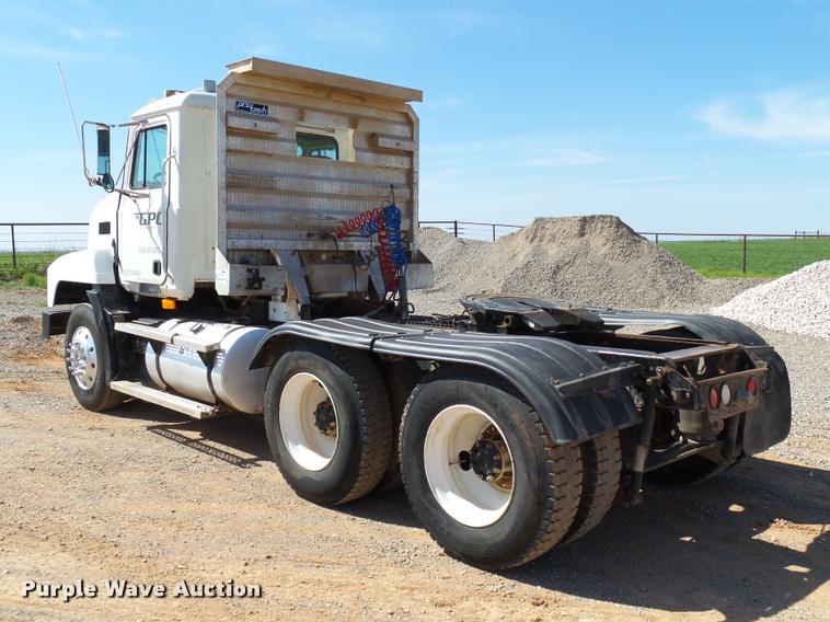 image for item DB4709 2001 Mack CH613 semi truck