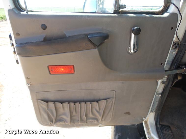 image for item DB4709 2001 Mack CH613 semi truck