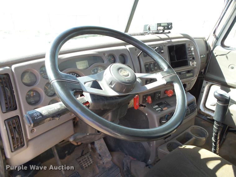 image for item DB4709 2001 Mack CH613 semi truck