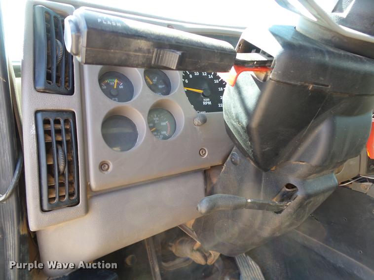 image for item DB4709 2001 Mack CH613 semi truck