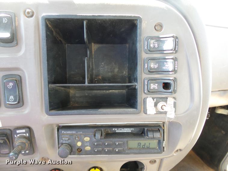 image for item DB4709 2001 Mack CH613 semi truck