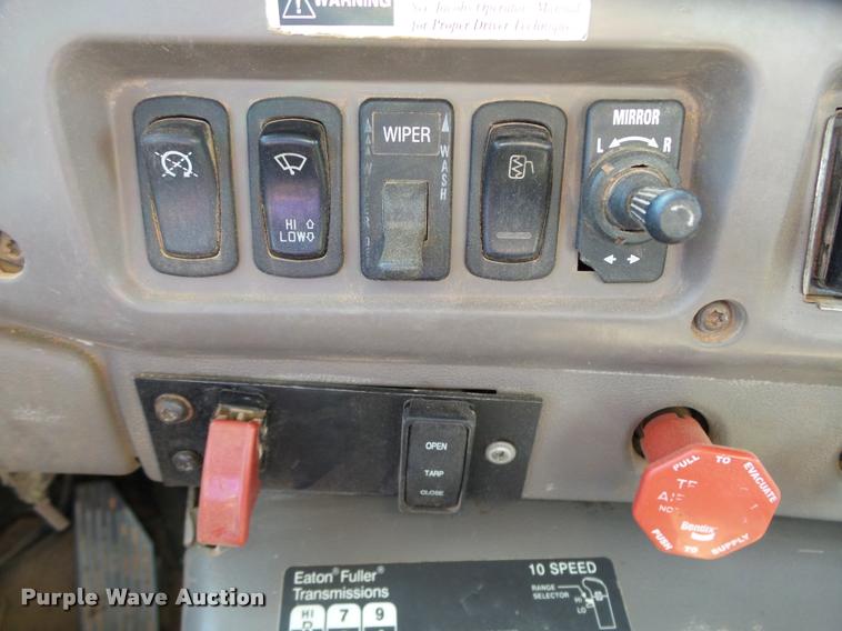 image for item DB4709 2001 Mack CH613 semi truck