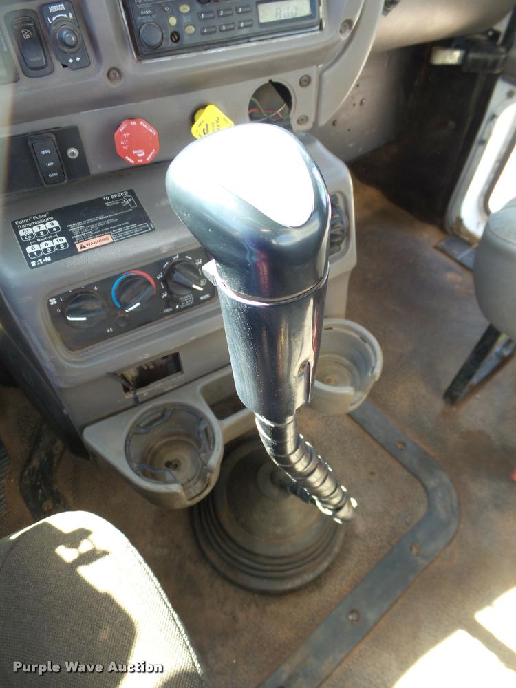 image for item DB4709 2001 Mack CH613 semi truck