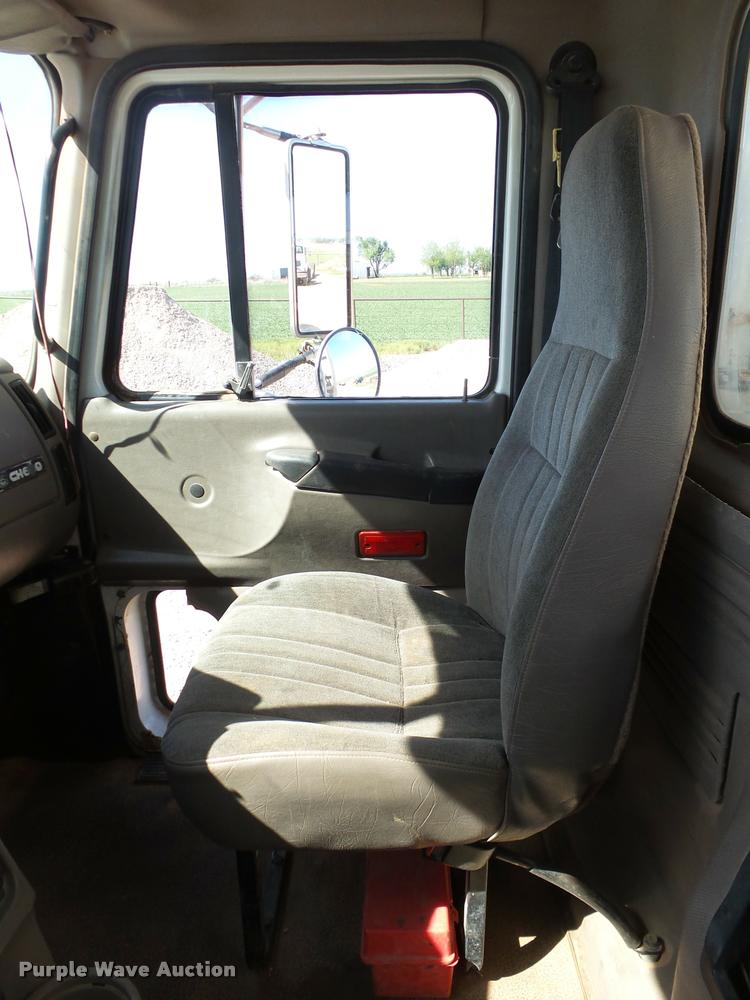 image for item DB4709 2001 Mack CH613 semi truck