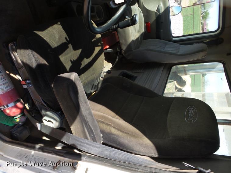 image for item DB4709 2001 Mack CH613 semi truck