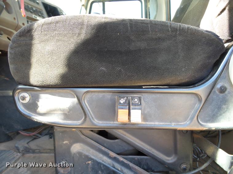 image for item DB4709 2001 Mack CH613 semi truck