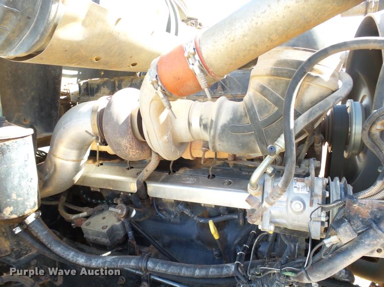 image for item DB4709 2001 Mack CH613 semi truck