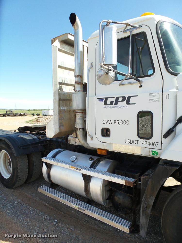 image for item DB4709 2001 Mack CH613 semi truck