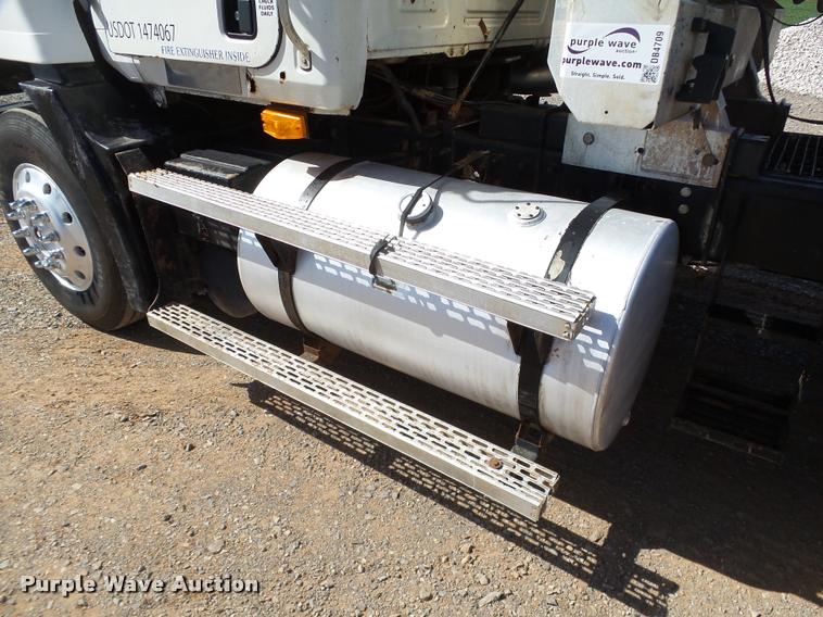 image for item DB4709 2001 Mack CH613 semi truck