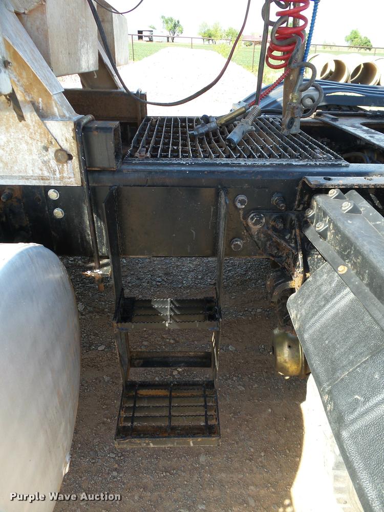 image for item DB4709 2001 Mack CH613 semi truck