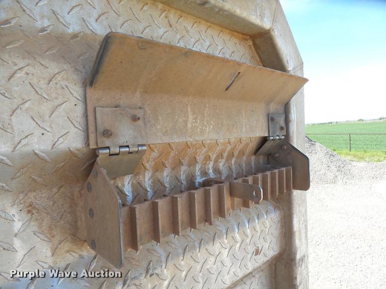 image for item DB4709 2001 Mack CH613 semi truck