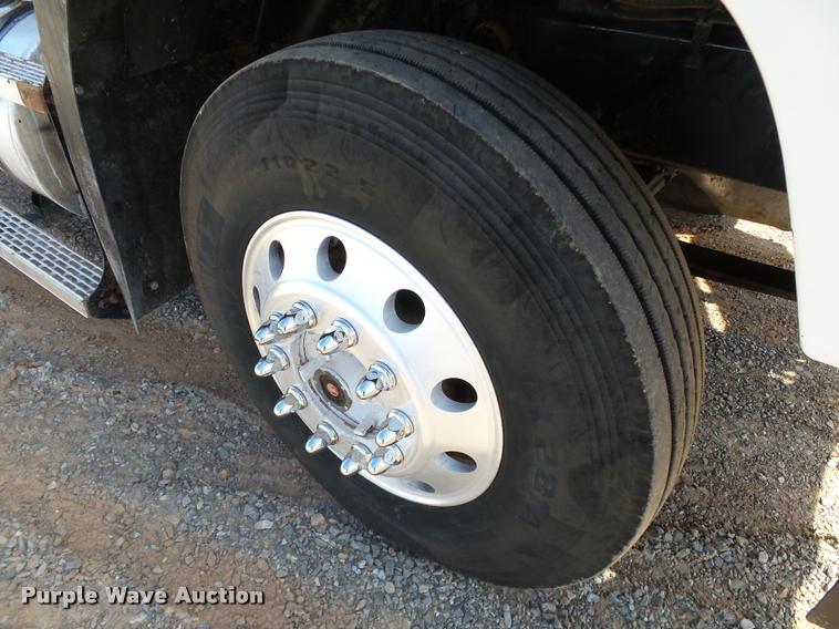 image for item DB4709 2001 Mack CH613 semi truck