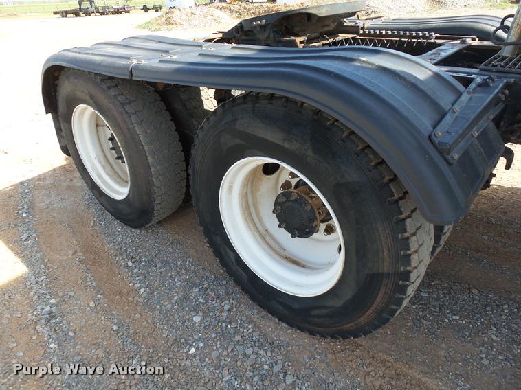 image for item DB4709 2001 Mack CH613 semi truck