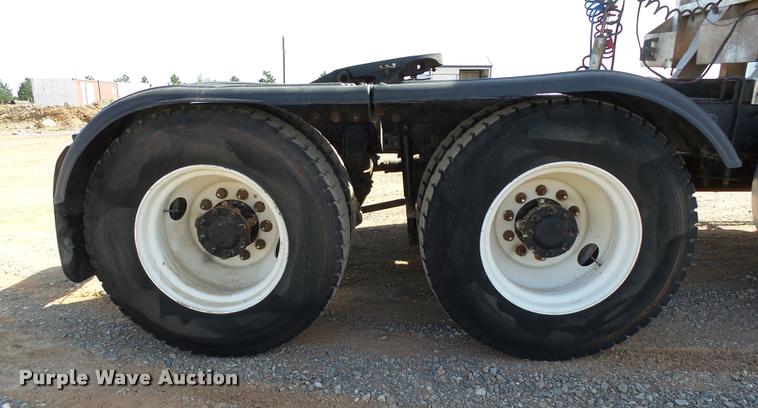 image for item DB4709 2001 Mack CH613 semi truck