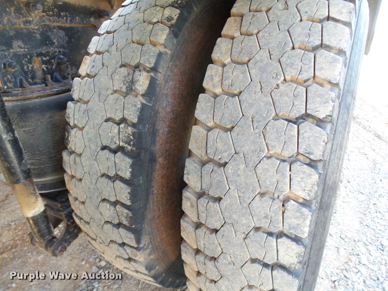 image for item DB4709 2001 Mack CH613 semi truck