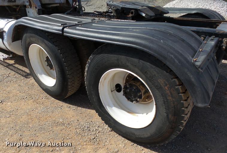 image for item DB4709 2001 Mack CH613 semi truck