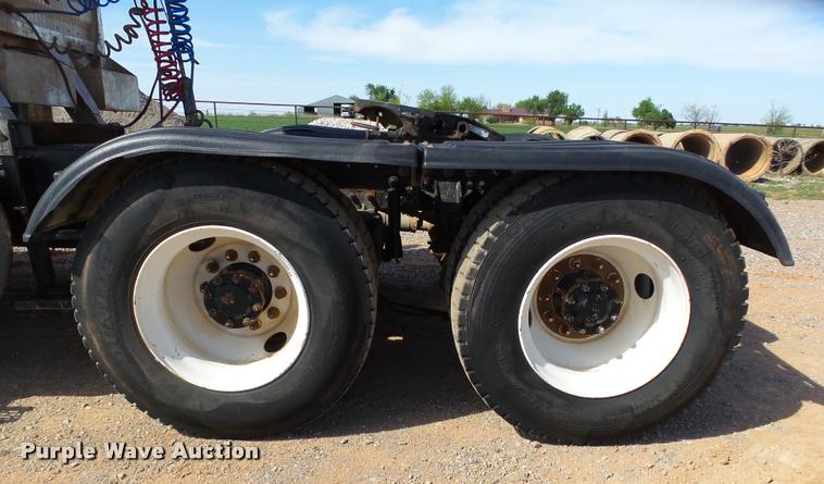 image for item DB4709 2001 Mack CH613 semi truck