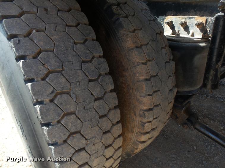 image for item DB4709 2001 Mack CH613 semi truck