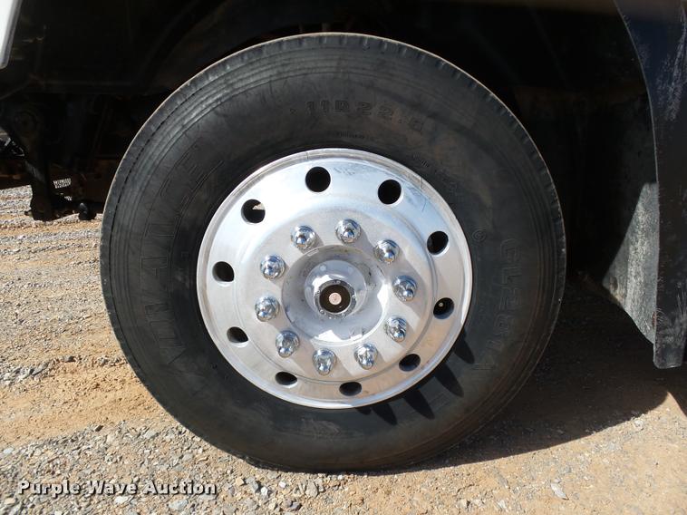 image for item DB4709 2001 Mack CH613 semi truck