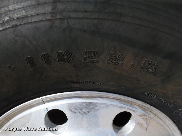 image for item DB4709 2001 Mack CH613 semi truck