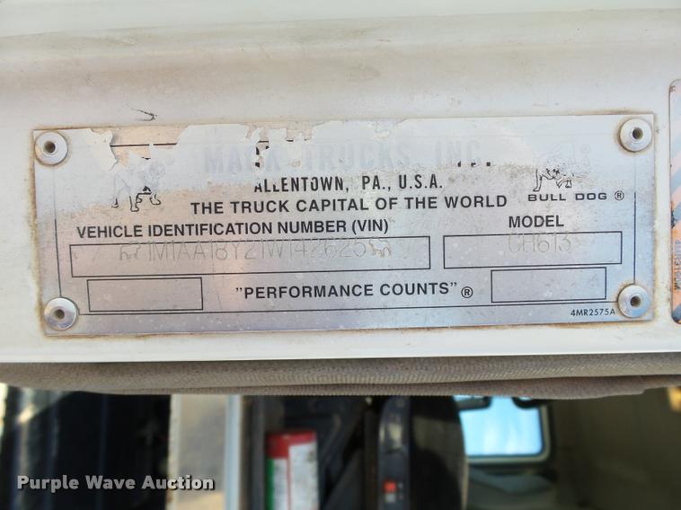 image for item DB4709 2001 Mack CH613 semi truck