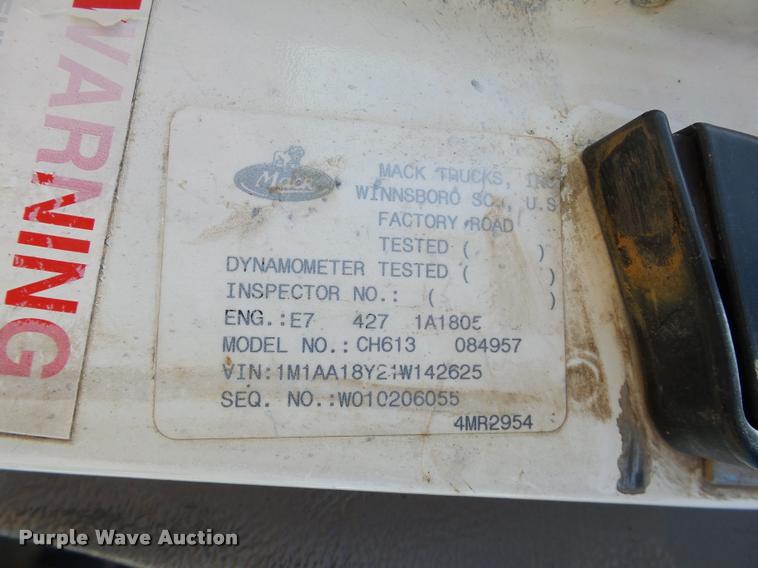 image for item DB4709 2001 Mack CH613 semi truck