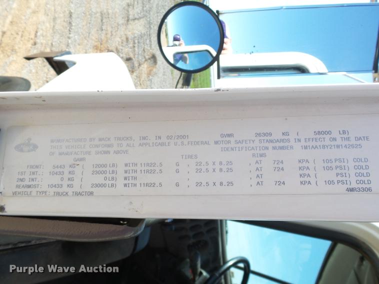 image for item DB4709 2001 Mack CH613 semi truck