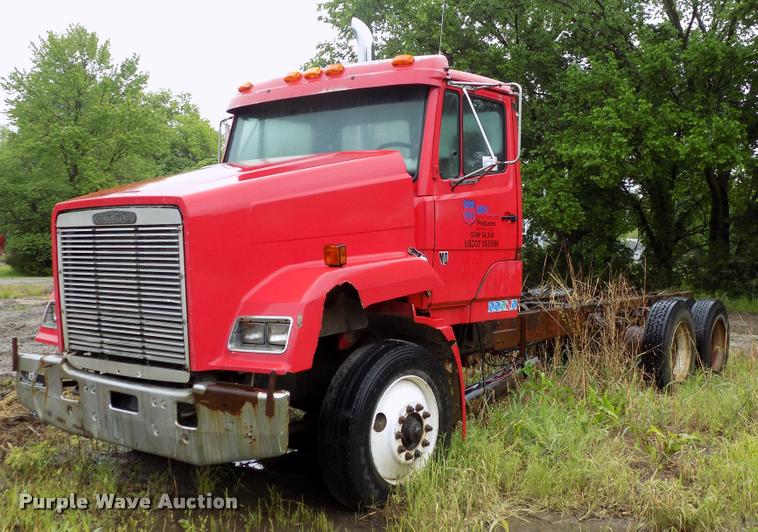 image for item DC7229 1990 Freightliner FLC11264T truck cab and chassis