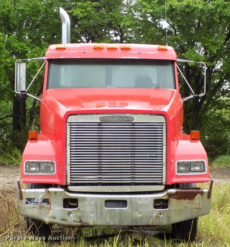 image for item DC7229 1990 Freightliner FLC11264T truck cab and chassis