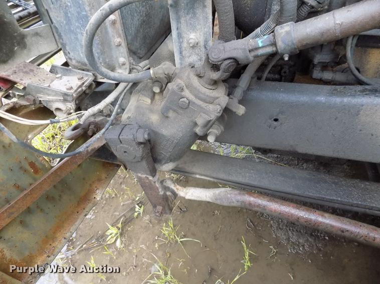 image for item DC7229 1990 Freightliner FLC11264T truck cab and chassis