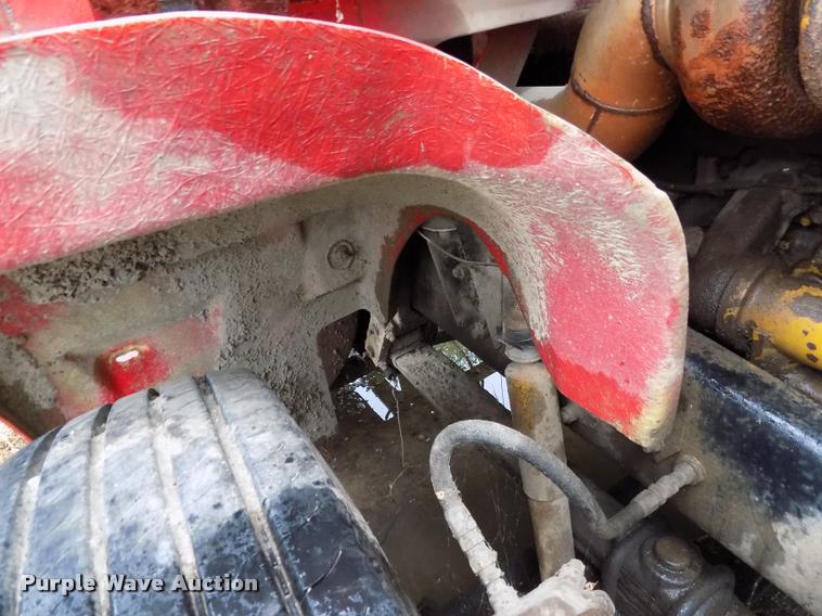 image for item DC7229 1990 Freightliner FLC11264T truck cab and chassis