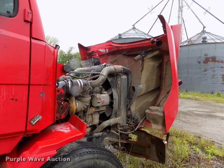 image for item DC7229 1990 Freightliner FLC11264T truck cab and chassis