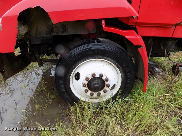 image for item DC7229 1990 Freightliner FLC11264T truck cab and chassis