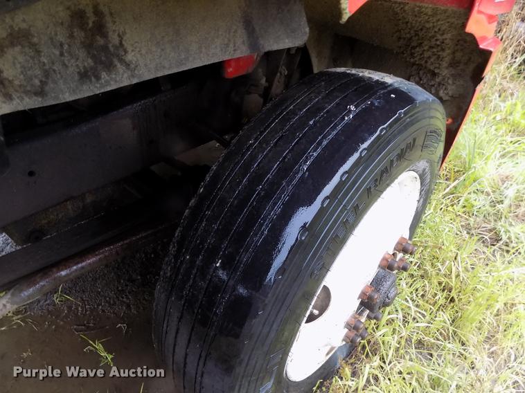 image for item DC7229 1990 Freightliner FLC11264T truck cab and chassis